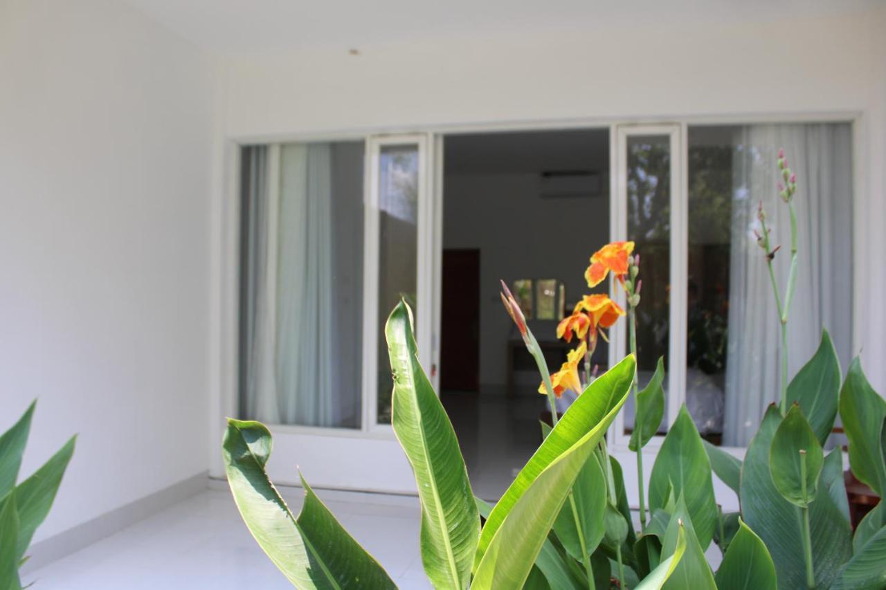 Отель Turtle House Lombok Kuta  Экстерьер фото