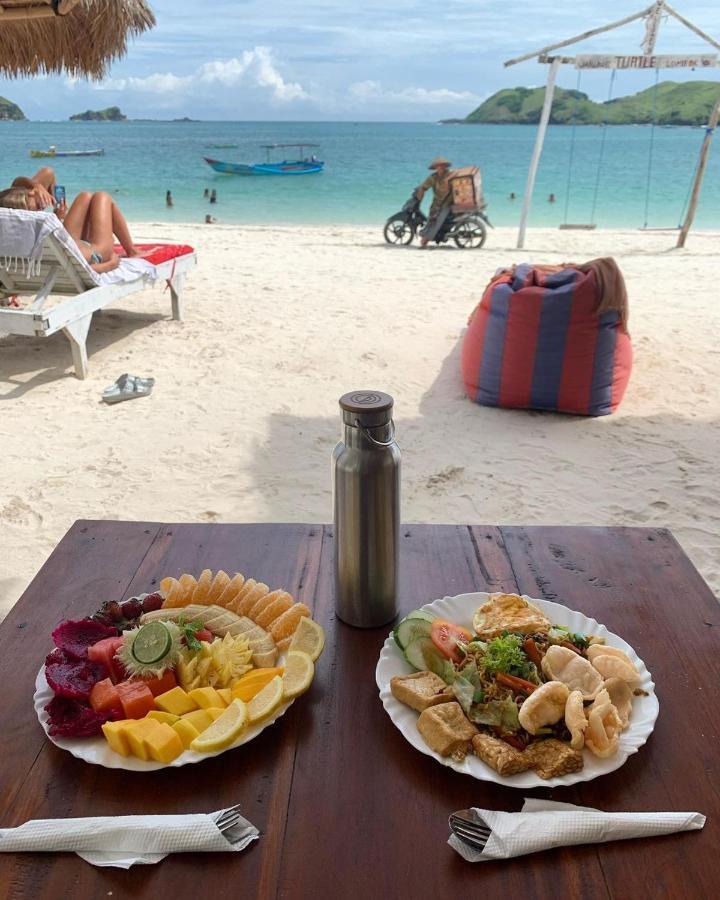 Отель Turtle House Lombok Kuta  Экстерьер фото