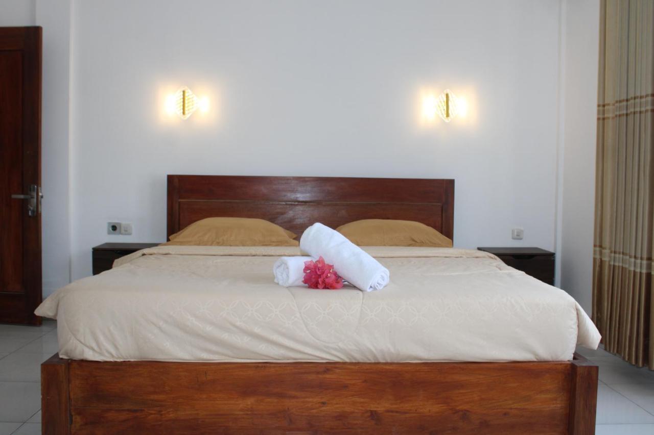 Отель Turtle House Lombok Kuta  Экстерьер фото
