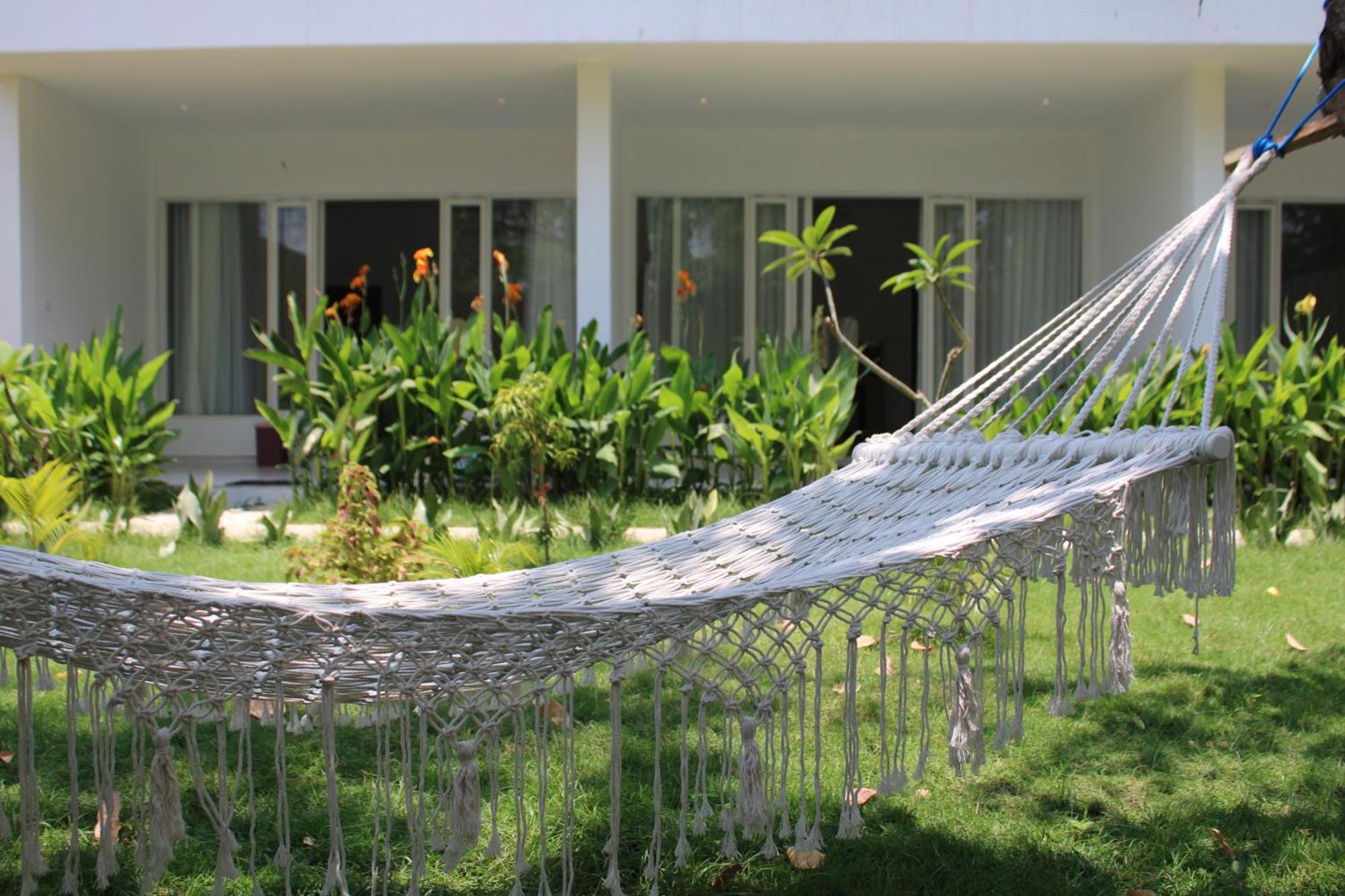Отель Turtle House Lombok Kuta  Экстерьер фото