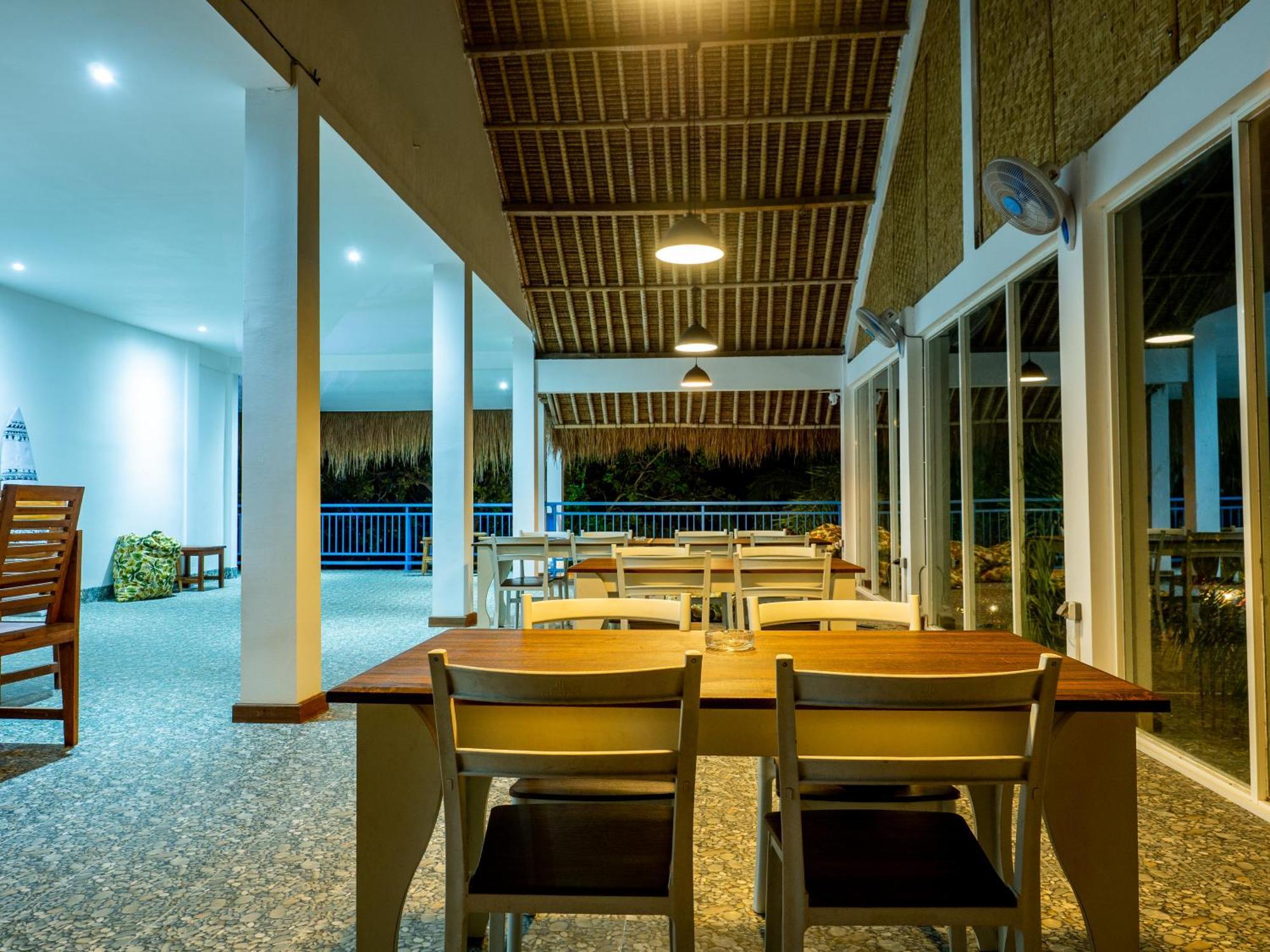 Отель Turtle House Lombok Kuta  Экстерьер фото